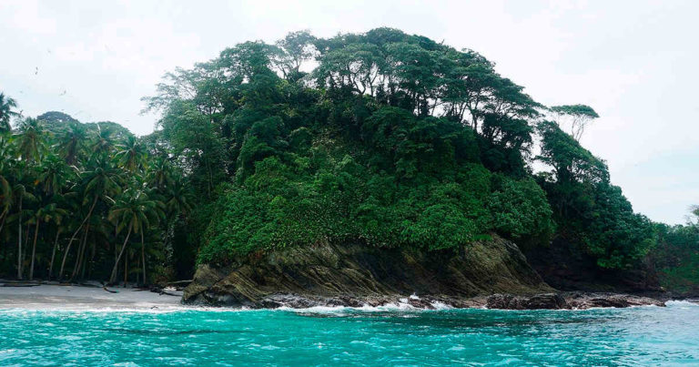 Isla historia, ubicación, turismo, recursos